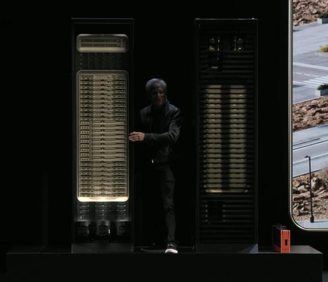 黃仁勛描繪AI驅(qū)動(dòng)的未來科技藍(lán)圖 6G、量子計(jì)算、機(jī)器人、自動(dòng)駕駛與物聯(lián)網(wǎng)技術(shù)研發(fā)的深度融合